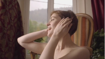 Claire_Moulin 10-10-2020 Topless 