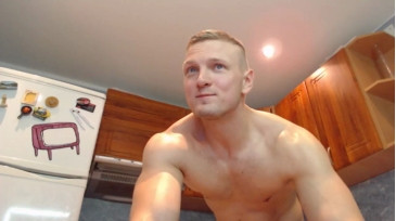 Colin_Phillips  16-10-2020 video topless
