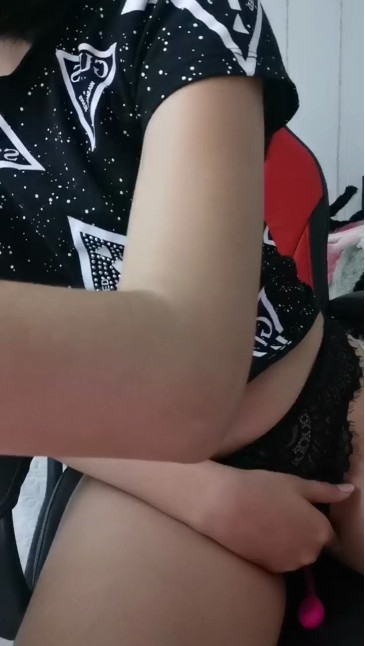 Sarah_Collinok 23-10-2020 Topless 