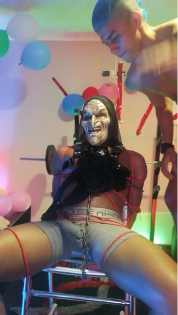 1Spit_KingPig  11-11-2020 Recorded Video Topless