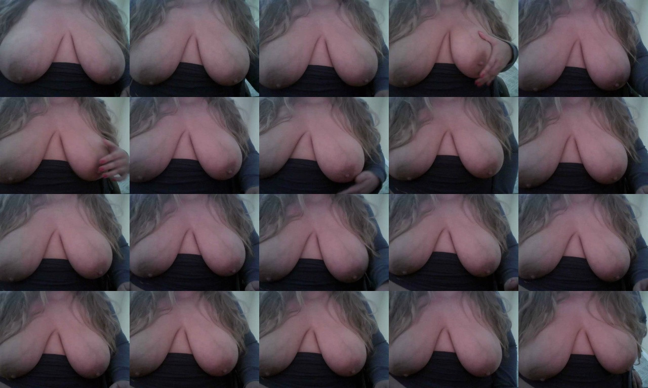 Goldenpuss007 16-11-2020 Topless 