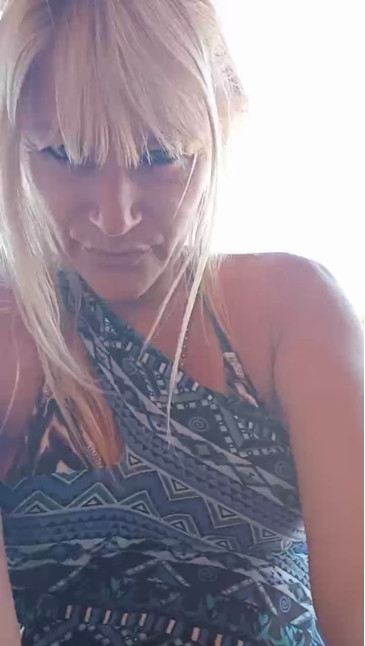 mikaypablo1  17-11-2020 smoking Female