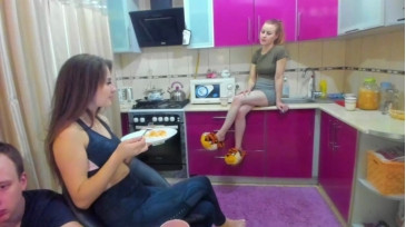 3threesomelove3 18-11-2020 Topless 