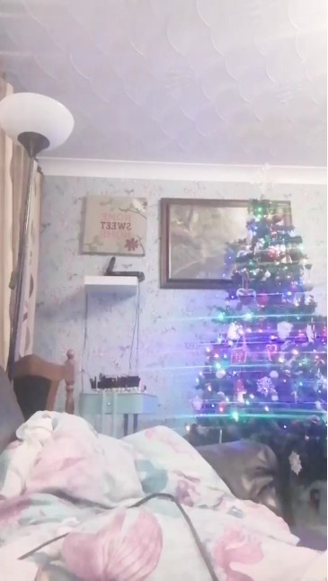 babyamy3 02-12-2020 Topless 