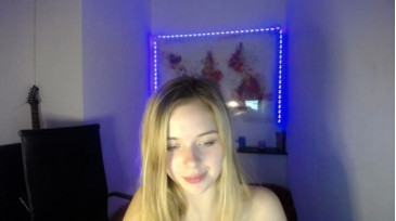 Blonde_Andcute