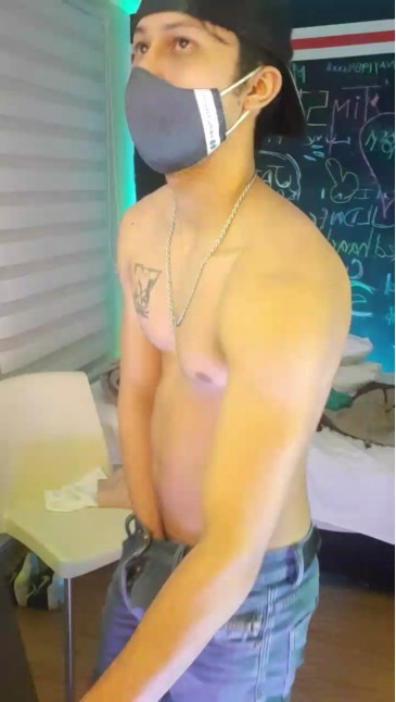 hugebigcockx  04-12-2020 Recorded Video Topless