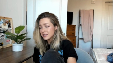 Texasthicc  12-01-2021 smoking Female