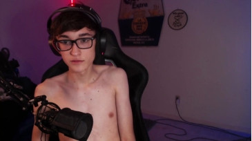 18yrboyhot  07-02-2021 video play dildo