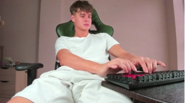 Dave_Maxwell  23-02-2021 video Gay