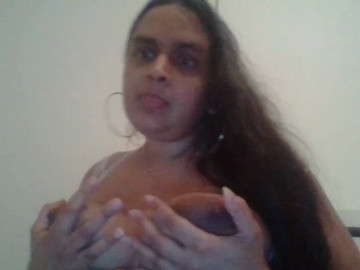 hindoe 17-03-2021 Topless 