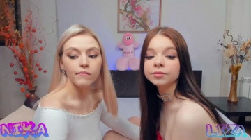 Huntertiana  19-03-2021 phone Couple