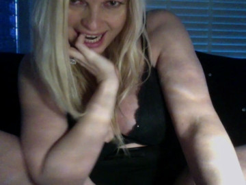 BlondandCurvy 06-04-2021 Topless 