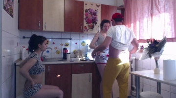 Iuliana32  12-04-2021 gape Couple