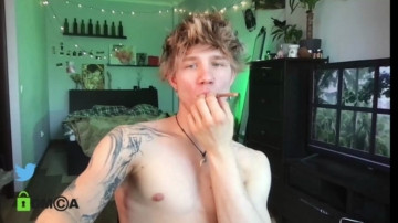 Troybrody  22-04-2021 video shy