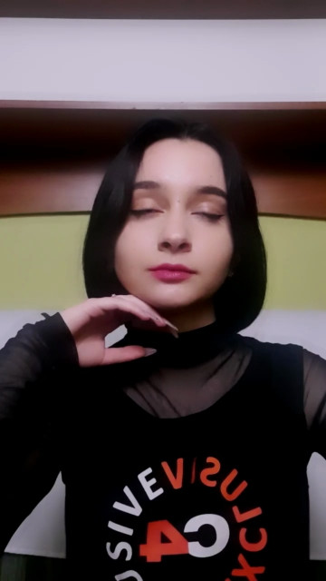 AmeliePollard 24-04-2021 Topless 