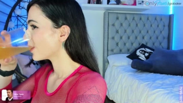 Gia_Baker 22-05-2021 Topless 