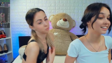 W0wgirls  22-05-2021 athletic Couple