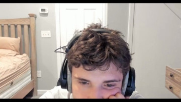 Augustwestlake  01-06-2021 video lickfinger