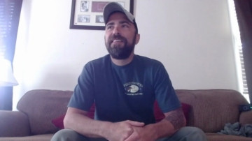 Hardworkertn  08-06-2021 video kissing