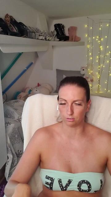 SexyJulia21 11-06-2021 Topless 