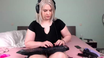 missmelodii 12-06-2021 Topless 