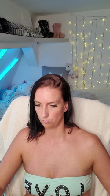 SexyJulia21 14-06-2021 Wet 
