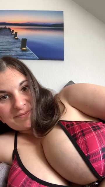 HornyMilfLeah 27-06-2021 Wet 