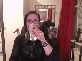 ladymaxime  26-06-2021 kiss Female