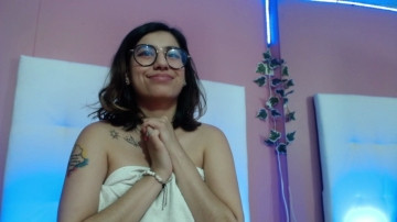 liz_bennett  01-07-2021 buttslut Female