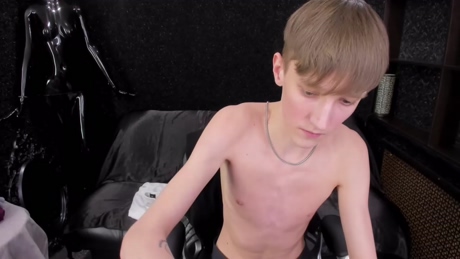 garethhowel  25-12-2021 video fingering