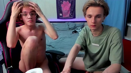 cutietwinkboys  27-12-2021 video Ass