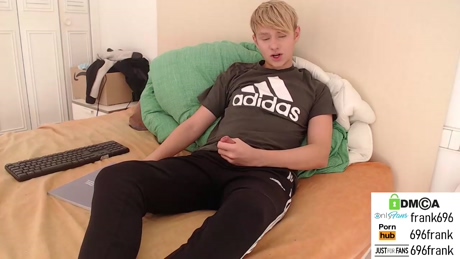 hottie_frank  02-01-2022 video kiss