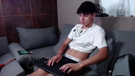 charlythesexyboy  03-01-2022 video suckcock