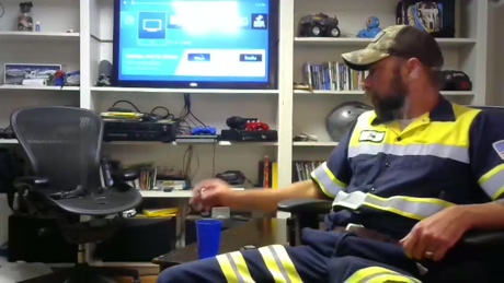 hardworkertn  03-01-2022 video kiss