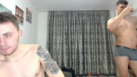 big_guys_69  05-01-2022 video kissing