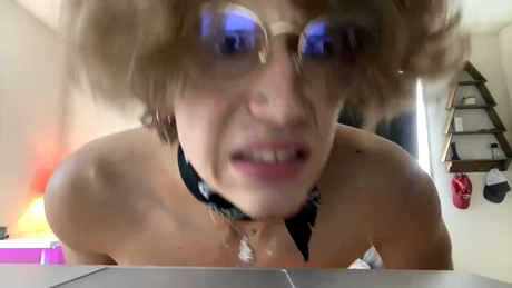 mcsizzler  05-01-2022 video sexyfeet