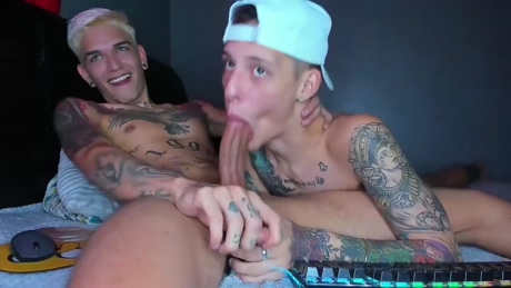 bisexualesmagics  10-01-2022 video kissing