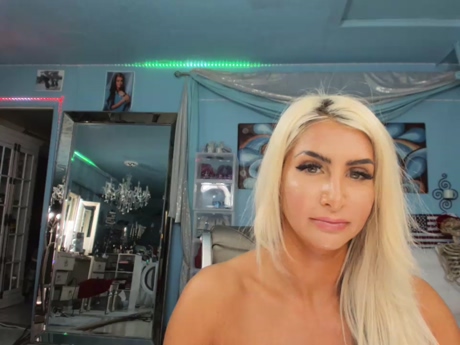 adrianna_fox 22-01-2022 kissing 
