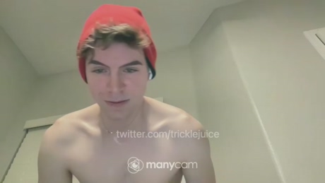 tricklejuice  22-01-2022 video striptease