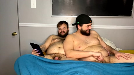 2bears1pup  25-01-2022 video kiss