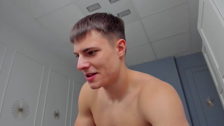 ashtoncoltx  03-02-2022 video toy