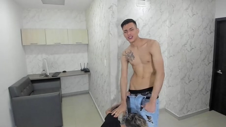 bisexlife_hot  05-02-2022 video strip