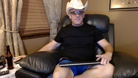 foxhunt99  05-02-2022 video striptease