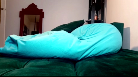 StasnleyHalpertf4f  08-02-2022 video kissing