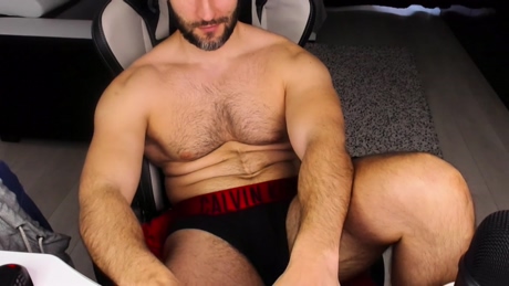 MarisMuscle  10-02-2022 video bicurious