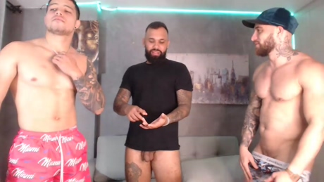 straighthouseofpleasure  10-02-2022 video kissing