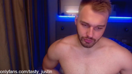 tasty_justin  17-02-2022 video kiss