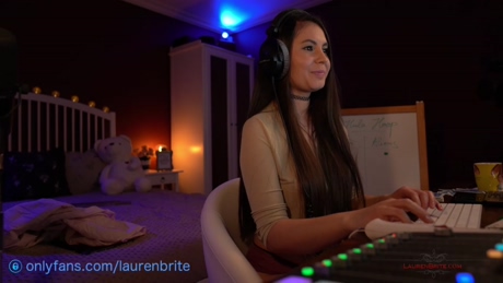 laurenbrite 18-02-2022 bigcock 