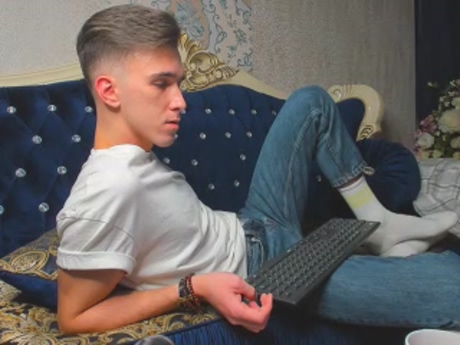 Lattavio  25-02-2022 video kissing