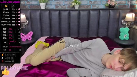 garethhowel  06-03-2022 video Topless